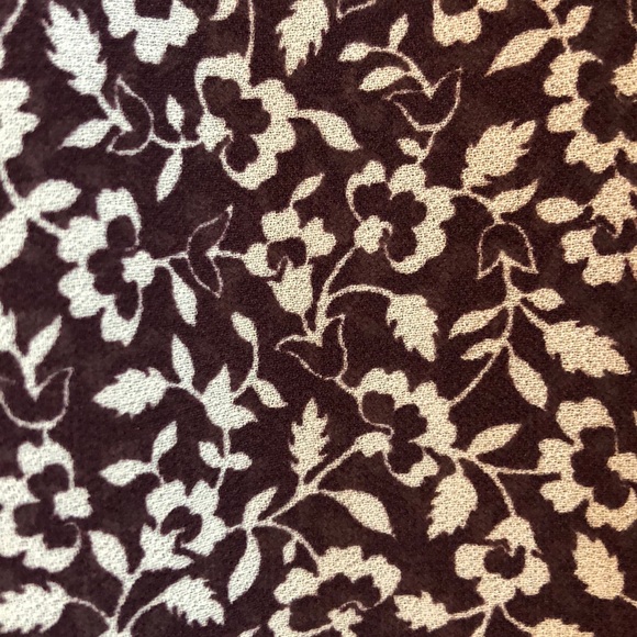 Ladies Ann Taylor L Plum print Blouse - Picture 4 of 4